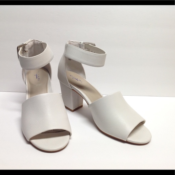 Tahari Shoes - T Tahari Piper Sandal. Size 9M White